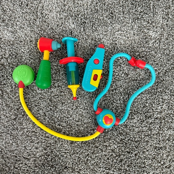 Cocomelon Musical Check Up Set - Picture 3 of 3